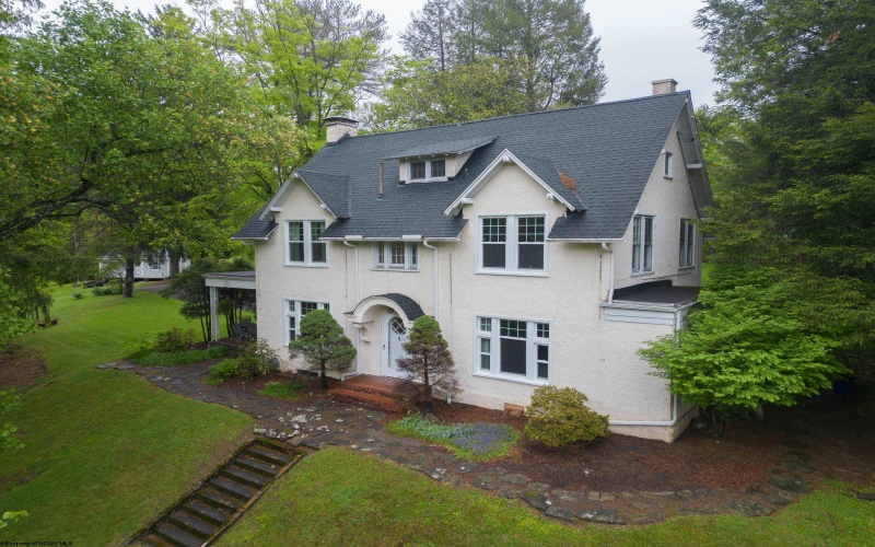 5 Woodside Drive, Fairmont, West Virginia 26554, 4 Bedrooms Bedrooms, 8 Rooms Rooms,2 BathroomsBathrooms,Single Family Detached,For Sale,Woodside,10164701