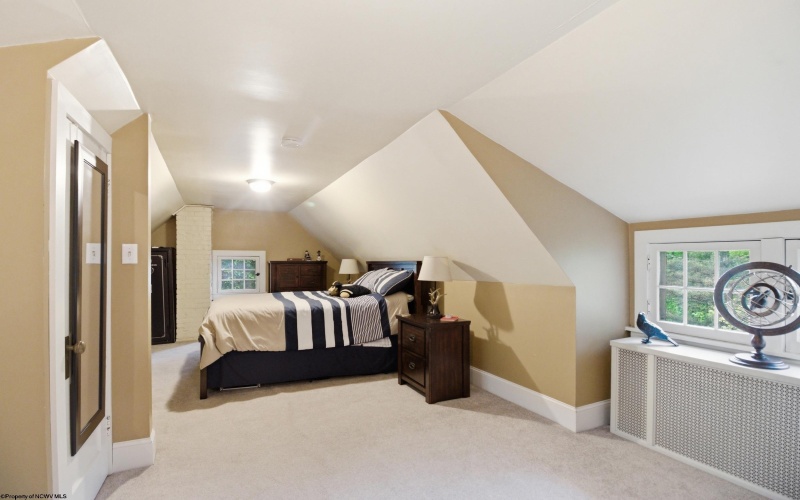 5 Woodside Drive, Fairmont, West Virginia 26554, 4 Bedrooms Bedrooms, 8 Rooms Rooms,2 BathroomsBathrooms,Single Family Detached,For Sale,Woodside,10164701