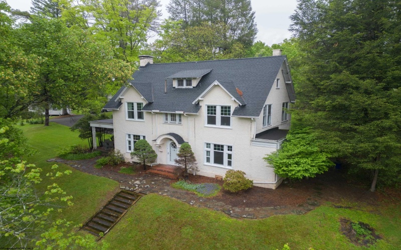5 Woodside Drive, Fairmont, West Virginia 26554, 4 Bedrooms Bedrooms, 8 Rooms Rooms,2 BathroomsBathrooms,Single Family Detached,For Sale,Woodside,10164701