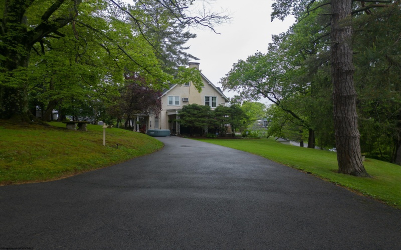 5 Woodside Drive, Fairmont, West Virginia 26554, 4 Bedrooms Bedrooms, 8 Rooms Rooms,2 BathroomsBathrooms,Single Family Detached,For Sale,Woodside,10164701