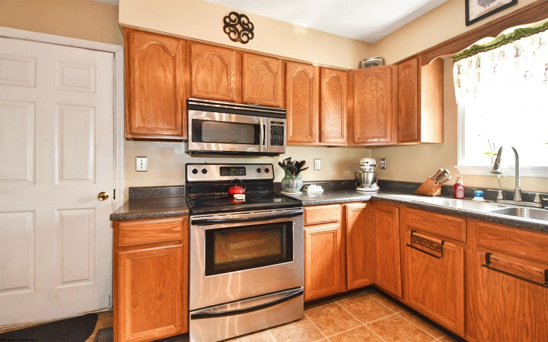 13 Devin Lane, Morgantown, West Virginia 26508, 4 Bedrooms Bedrooms, 8 Rooms Rooms,2 BathroomsBathrooms,Single Family Detached,For Sale,Devin,10164713