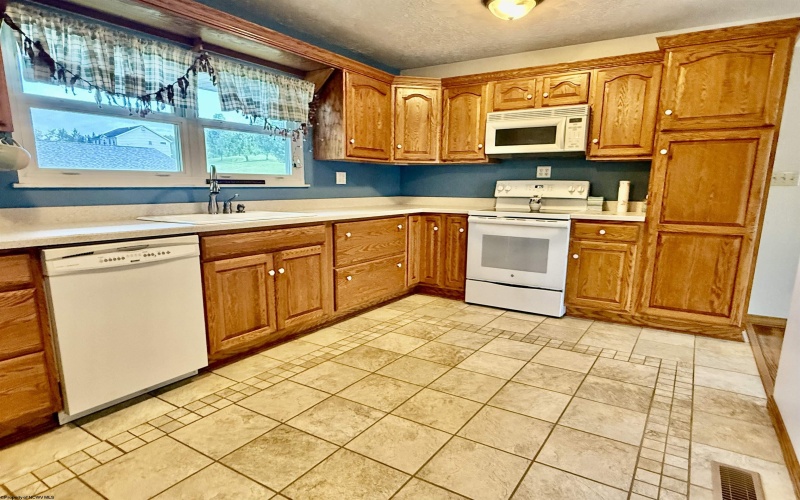 107 Mohawk Drive, Barrackville, West Virginia 26559, 3 Bedrooms Bedrooms, 6 Rooms Rooms,1 BathroomBathrooms,Single Family Detached,For Sale,Mohawk,10164715