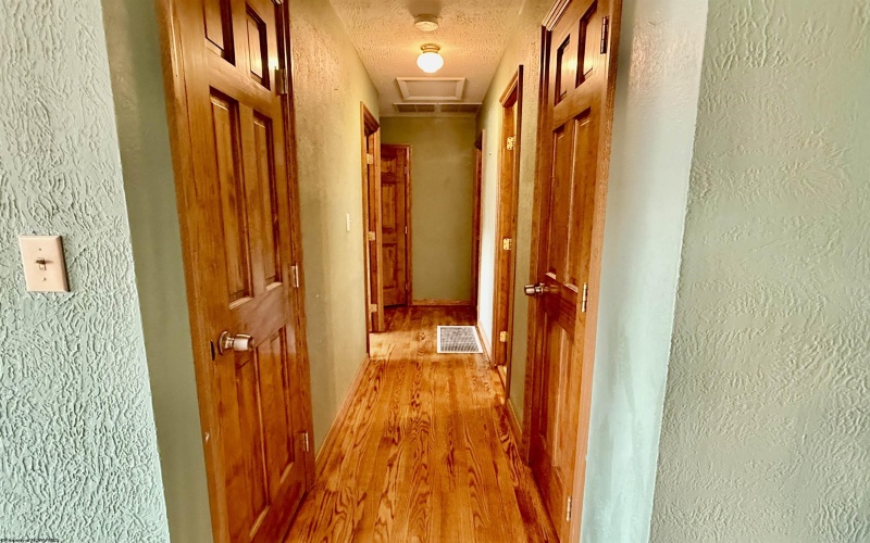 107 Mohawk Drive, Barrackville, West Virginia 26559, 3 Bedrooms Bedrooms, 6 Rooms Rooms,1 BathroomBathrooms,Single Family Detached,For Sale,Mohawk,10164715