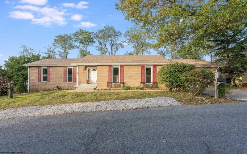 801 Cottonwood Street, Morgantown, West Virginia 26505, 5 Bedrooms Bedrooms, 9 Rooms Rooms,3 BathroomsBathrooms,Single Family Detached,For Sale,Cottonwood,10162058