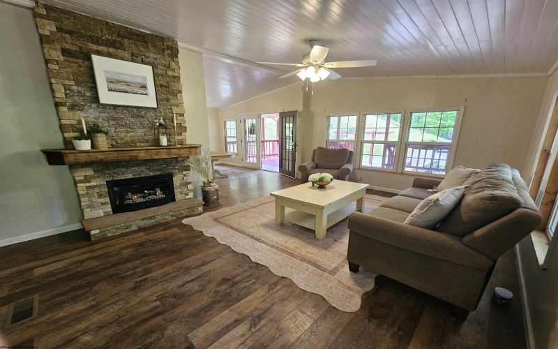 3923 Bear Mountain Road, Bridgeport, West Virginia 26330, 4 Bedrooms Bedrooms, 7 Rooms Rooms,2 BathroomsBathrooms,Single Family Detached,For Sale,Bear Mountain,10164731