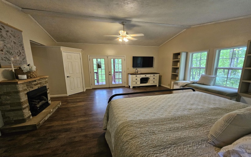 3923 Bear Mountain Road, Bridgeport, West Virginia 26330, 4 Bedrooms Bedrooms, 7 Rooms Rooms,2 BathroomsBathrooms,Single Family Detached,For Sale,Bear Mountain,10164731