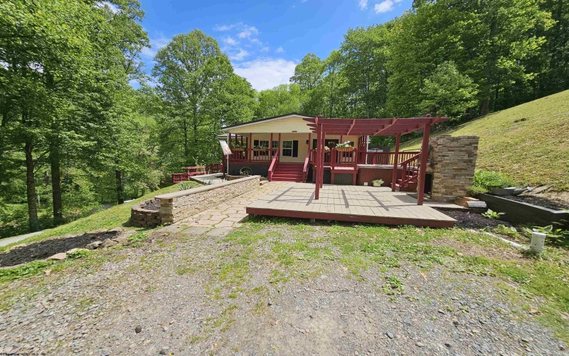 3923 Bear Mountain Road, Bridgeport, West Virginia 26330, 4 Bedrooms Bedrooms, 7 Rooms Rooms,2 BathroomsBathrooms,Single Family Detached,For Sale,Bear Mountain,10164731