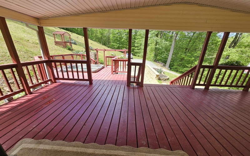 3923 Bear Mountain Road, Bridgeport, West Virginia 26330, 4 Bedrooms Bedrooms, 7 Rooms Rooms,2 BathroomsBathrooms,Single Family Detached,For Sale,Bear Mountain,10164731