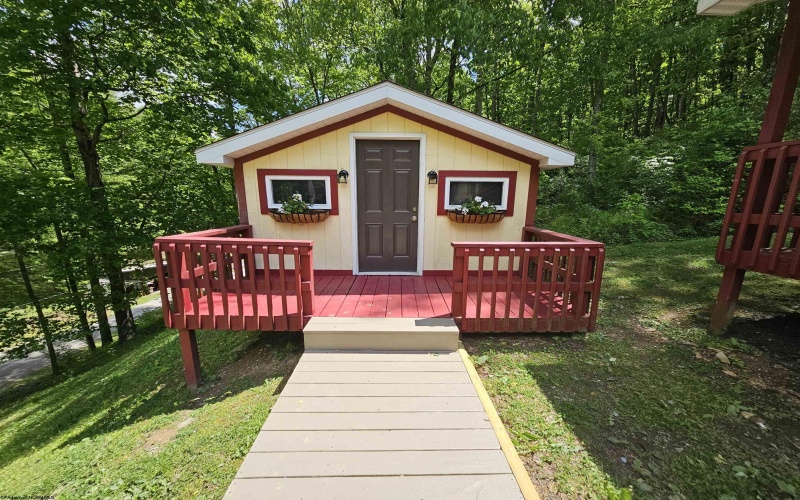 3923 Bear Mountain Road, Bridgeport, West Virginia 26330, 4 Bedrooms Bedrooms, 7 Rooms Rooms,2 BathroomsBathrooms,Single Family Detached,For Sale,Bear Mountain,10164731