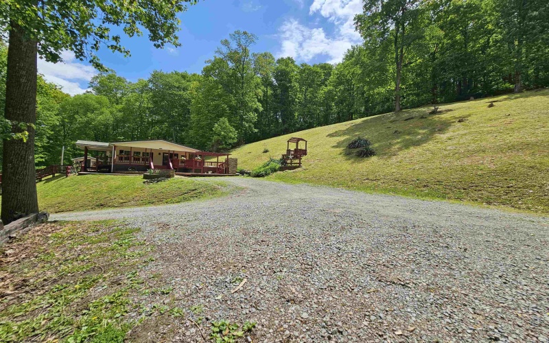 3923 Bear Mountain Road, Bridgeport, West Virginia 26330, 4 Bedrooms Bedrooms, 7 Rooms Rooms,2 BathroomsBathrooms,Single Family Detached,For Sale,Bear Mountain,10164731