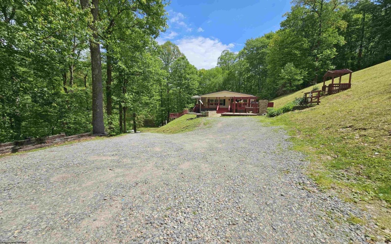 3923 Bear Mountain Road, Bridgeport, West Virginia 26330, 4 Bedrooms Bedrooms, 7 Rooms Rooms,2 BathroomsBathrooms,Single Family Detached,For Sale,Bear Mountain,10164731