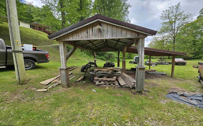 3923 Bear Mountain Road, Bridgeport, West Virginia 26330, 4 Bedrooms Bedrooms, 7 Rooms Rooms,2 BathroomsBathrooms,Single Family Detached,For Sale,Bear Mountain,10164731