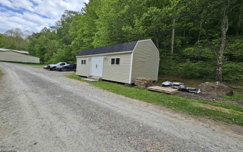 3923 Bear Mountain Road, Bridgeport, West Virginia 26330, 4 Bedrooms Bedrooms, 7 Rooms Rooms,2 BathroomsBathrooms,Single Family Detached,For Sale,Bear Mountain,10164731