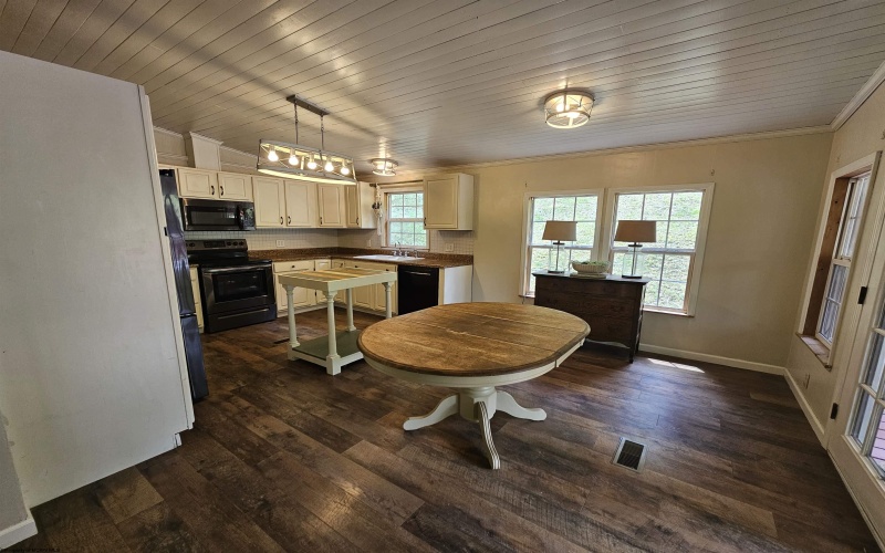3923 Bear Mountain Road, Bridgeport, West Virginia 26330, 4 Bedrooms Bedrooms, 7 Rooms Rooms,2 BathroomsBathrooms,Single Family Detached,For Sale,Bear Mountain,10164731