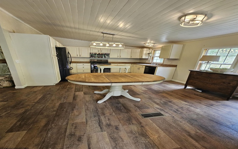 3923 Bear Mountain Road, Bridgeport, West Virginia 26330, 4 Bedrooms Bedrooms, 7 Rooms Rooms,2 BathroomsBathrooms,Single Family Detached,For Sale,Bear Mountain,10164731