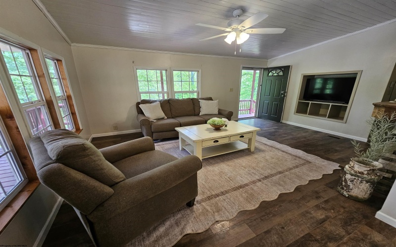 3923 Bear Mountain Road, Bridgeport, West Virginia 26330, 4 Bedrooms Bedrooms, 7 Rooms Rooms,2 BathroomsBathrooms,Single Family Detached,For Sale,Bear Mountain,10164731