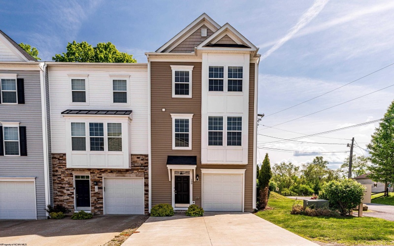 100 Woodside Drive, Morgantown, West Virginia 26508, 3 Bedrooms Bedrooms, 9 Rooms Rooms,2 BathroomsBathrooms,Single Family Attached,For Sale,Woodside,10164718