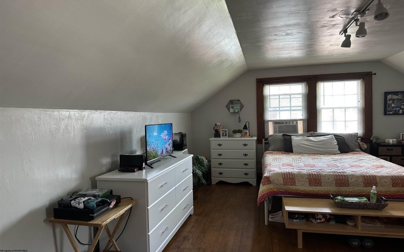 323 Court Avenue, Weston, West Virginia 26452-000, 3 Bedrooms Bedrooms, 9 Rooms Rooms,1 BathroomBathrooms,Single Family Detached,For Sale,Court,10164730