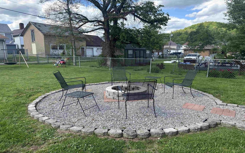 323 Court Avenue, Weston, West Virginia 26452-000, 3 Bedrooms Bedrooms, 9 Rooms Rooms,1 BathroomBathrooms,Single Family Detached,For Sale,Court,10164730
