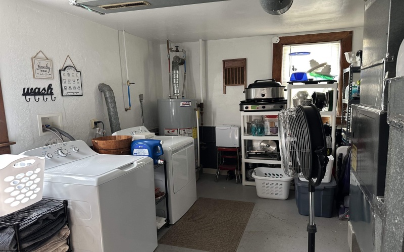 323 Court Avenue, Weston, West Virginia 26452-000, 3 Bedrooms Bedrooms, 9 Rooms Rooms,1 BathroomBathrooms,Single Family Detached,For Sale,Court,10164730