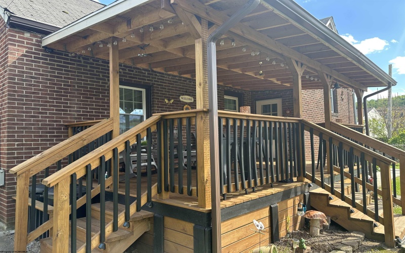 323 Court Avenue, Weston, West Virginia 26452-000, 3 Bedrooms Bedrooms, 9 Rooms Rooms,1 BathroomBathrooms,Single Family Detached,For Sale,Court,10164730