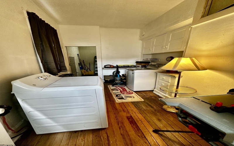 103 Washington Street, Mannington, West Virginia 26582-0000, 5 Bedrooms Bedrooms, 10 Rooms Rooms,2 BathroomsBathrooms,Single Family Detached,For Sale,Washington,10164729