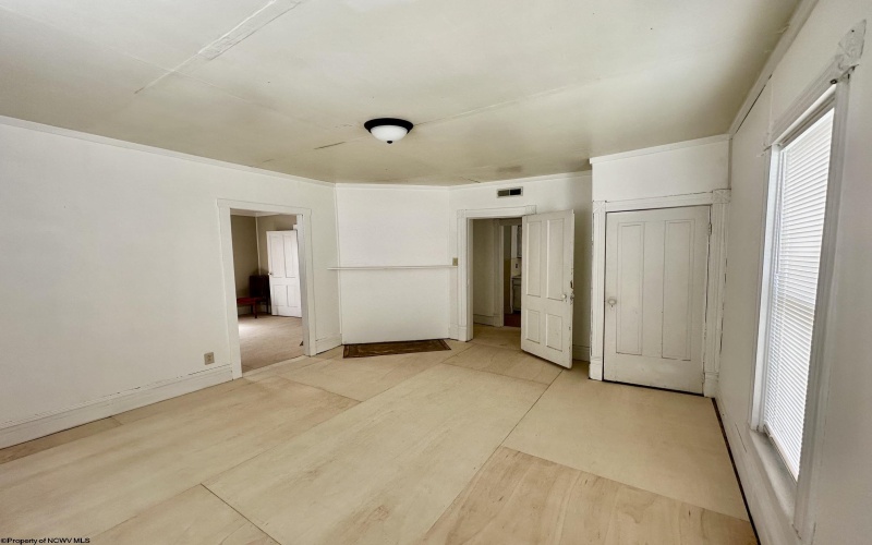 103 Washington Street, Mannington, West Virginia 26582-0000, 5 Bedrooms Bedrooms, 10 Rooms Rooms,2 BathroomsBathrooms,Single Family Detached,For Sale,Washington,10164729
