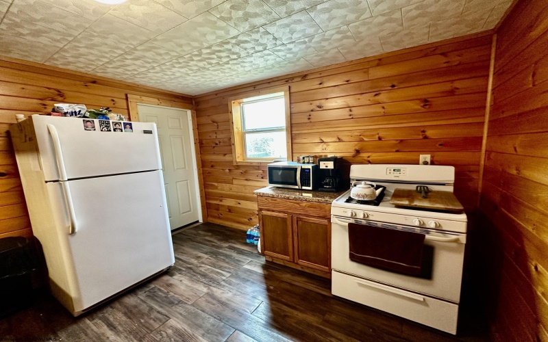 103 Washington Street, Mannington, West Virginia 26582-0000, 5 Bedrooms Bedrooms, 10 Rooms Rooms,2 BathroomsBathrooms,Single Family Detached,For Sale,Washington,10164729