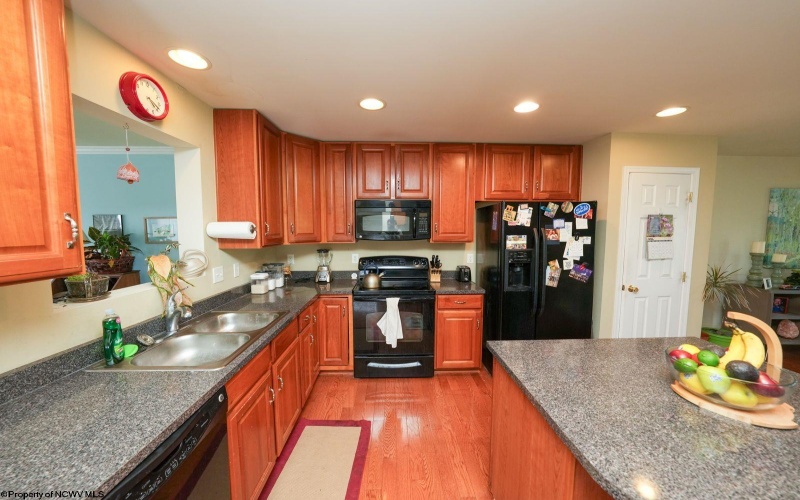 112 Birds Eye View Drive, Morgantown, West Virginia 26501, 3 Bedrooms Bedrooms, 8 Rooms Rooms,2 BathroomsBathrooms,Single Family Attached,For Sale,Birds Eye View,10164732