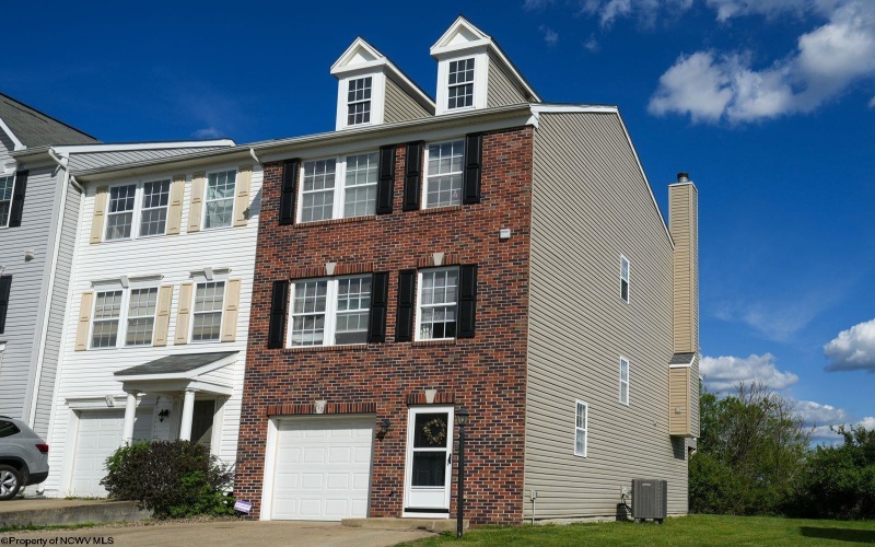 112 Birds Eye View Drive, Morgantown, West Virginia 26501, 3 Bedrooms Bedrooms, 8 Rooms Rooms,2 BathroomsBathrooms,Single Family Attached,For Sale,Birds Eye View,10164732