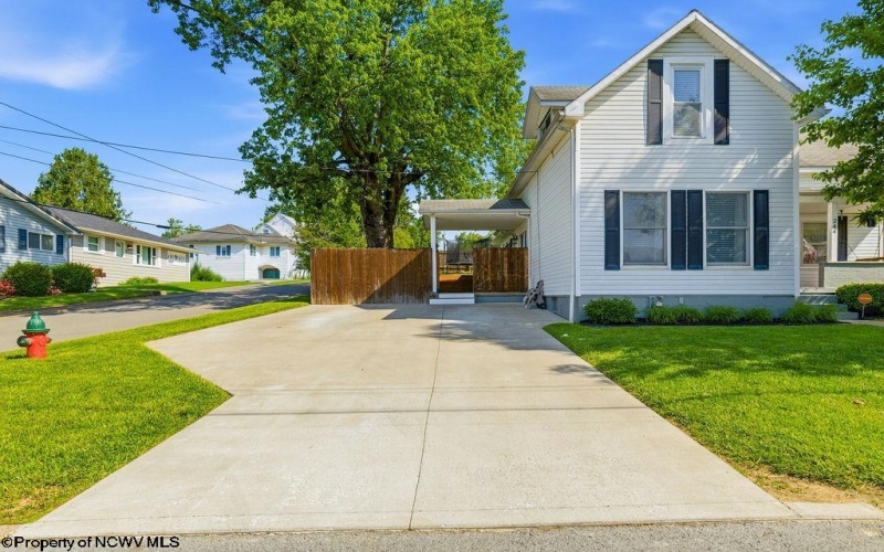 244 Ross Street, Bridgeport, West Virginia 26330, 4 Bedrooms Bedrooms, 7 Rooms Rooms,2 BathroomsBathrooms,Single Family Detached,For Sale,Ross,10164745