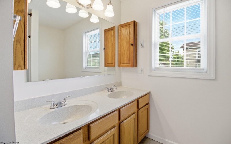 439 Kensington Avenue, Morgantown, West Virginia 26505, 4 Bedrooms Bedrooms, 7 Rooms Rooms,3 BathroomsBathrooms,Single Family Attached,For Sale,Kensington,10164755