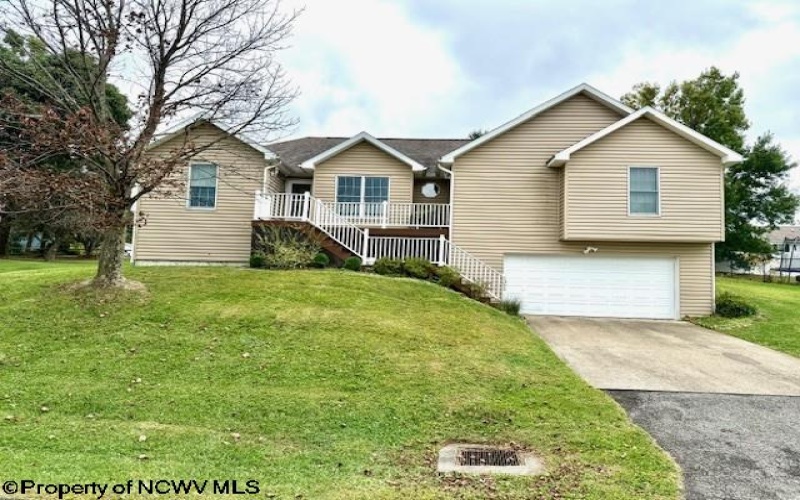 1392 Bennett Drive, Morgantown, West Virginia 26508, 4 Bedrooms Bedrooms, 8 Rooms Rooms,3 BathroomsBathrooms,Residential Rentals,For Rent,Bennett,10164756