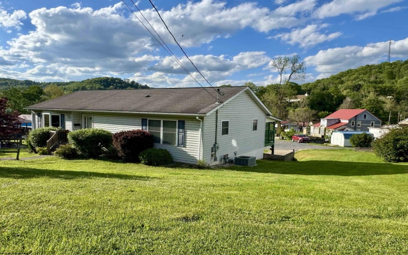 120 Bridge Street, Monongah, West Virginia 26554, 2 Bedrooms Bedrooms, 7 Rooms Rooms,2 BathroomsBathrooms,Single Family Detached,For Sale,Bridge,10164750