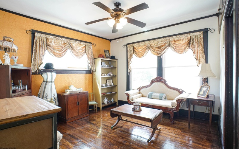 515 Pittsburgh Avenue, Fairmont, West Virginia 26554, 3 Bedrooms Bedrooms, 10 Rooms Rooms,2 BathroomsBathrooms,Single Family Detached,For Sale,Pittsburgh,10164747