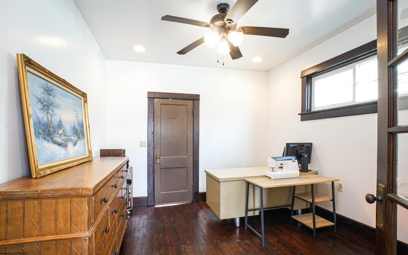 515 Pittsburgh Avenue, Fairmont, West Virginia 26554, 3 Bedrooms Bedrooms, 10 Rooms Rooms,2 BathroomsBathrooms,Single Family Detached,For Sale,Pittsburgh,10164747