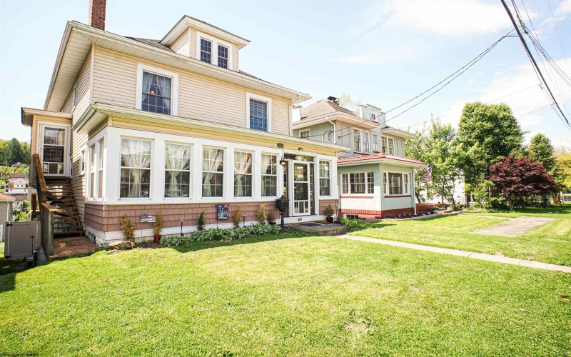 515 Pittsburgh Avenue, Fairmont, West Virginia 26554, 3 Bedrooms Bedrooms, 10 Rooms Rooms,2 BathroomsBathrooms,Single Family Detached,For Sale,Pittsburgh,10164747