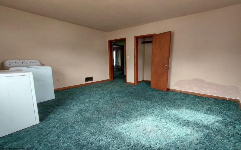32 Circle Drive, Mount Clare, West Virginia 26408, 3 Bedrooms Bedrooms, 5 Rooms Rooms,1 BathroomBathrooms,Single Family Detached,For Sale,Circle,10163476