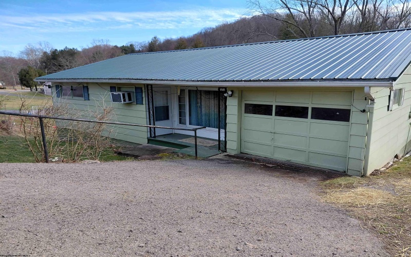 32 Circle Drive, Mount Clare, West Virginia 26408, 3 Bedrooms Bedrooms, 5 Rooms Rooms,1 BathroomBathrooms,Single Family Detached,For Sale,Circle,10163476