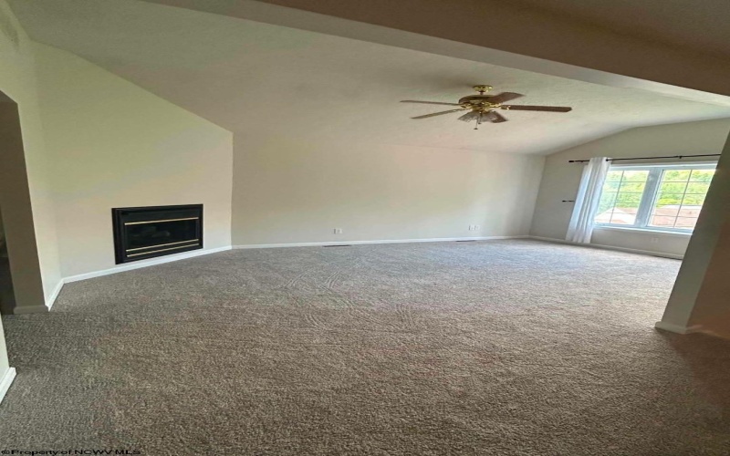 1002 Sherwood Circle, Bridgeport, West Virginia 26330, 4 Bedrooms Bedrooms, 7 Rooms Rooms,3 BathroomsBathrooms,Single Family Detached,For Sale,Sherwood,10164767