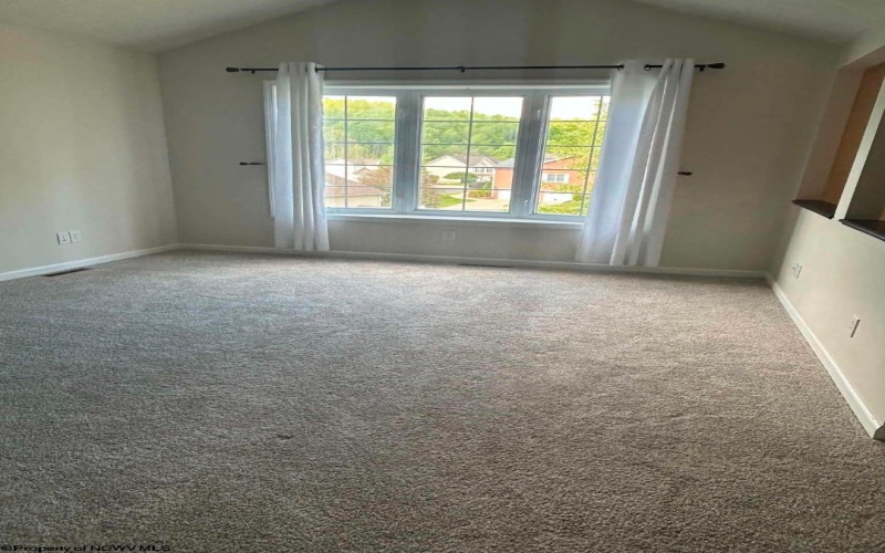 1002 Sherwood Circle, Bridgeport, West Virginia 26330, 4 Bedrooms Bedrooms, 7 Rooms Rooms,3 BathroomsBathrooms,Single Family Detached,For Sale,Sherwood,10164767