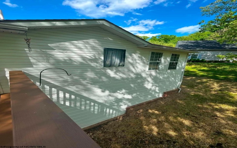 1002 Sherwood Circle, Bridgeport, West Virginia 26330, 4 Bedrooms Bedrooms, 7 Rooms Rooms,3 BathroomsBathrooms,Single Family Detached,For Sale,Sherwood,10164767