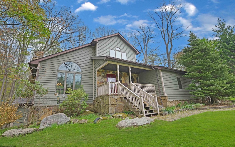 17 GOLDFINCH Lane, Terra Alta, West Virginia 26764, 3 Bedrooms Bedrooms, 7 Rooms Rooms,3 BathroomsBathrooms,Single Family Detached,For Sale,GOLDFINCH,10164785