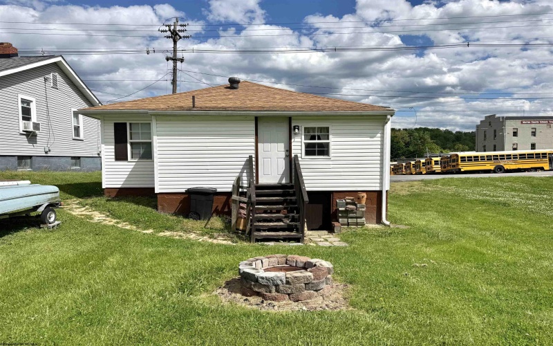617 Virginia Avenue, Fairmont, West Virginia 26554, 3 Bedrooms Bedrooms, 6 Rooms Rooms,1 BathroomBathrooms,Single Family Detached,For Sale,Virginia,10164779