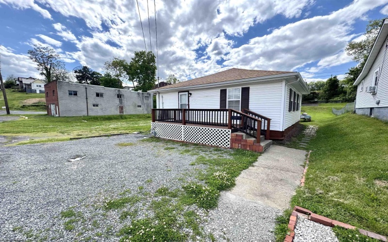 617 Virginia Avenue, Fairmont, West Virginia 26554, 3 Bedrooms Bedrooms, 6 Rooms Rooms,1 BathroomBathrooms,Single Family Detached,For Sale,Virginia,10164779