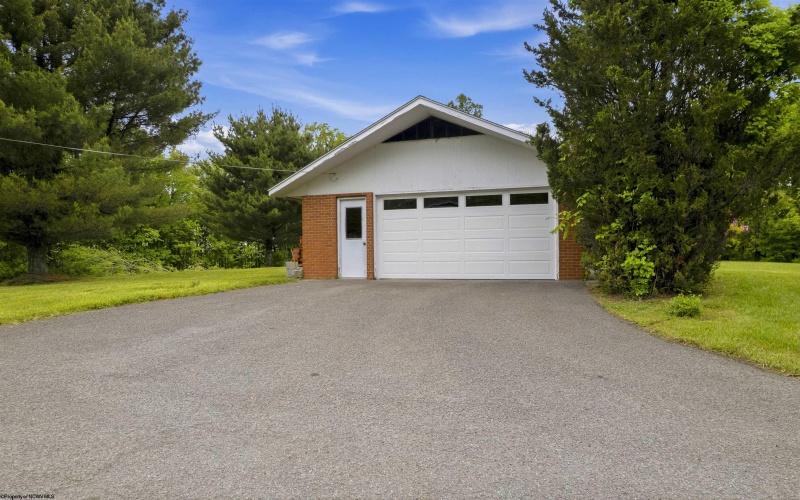 144 Sunset Drive, Grafton, West Virginia 26354, 5 Bedrooms Bedrooms, 10 Rooms Rooms,2 BathroomsBathrooms,Single Family Detached,For Sale,Sunset,10164796