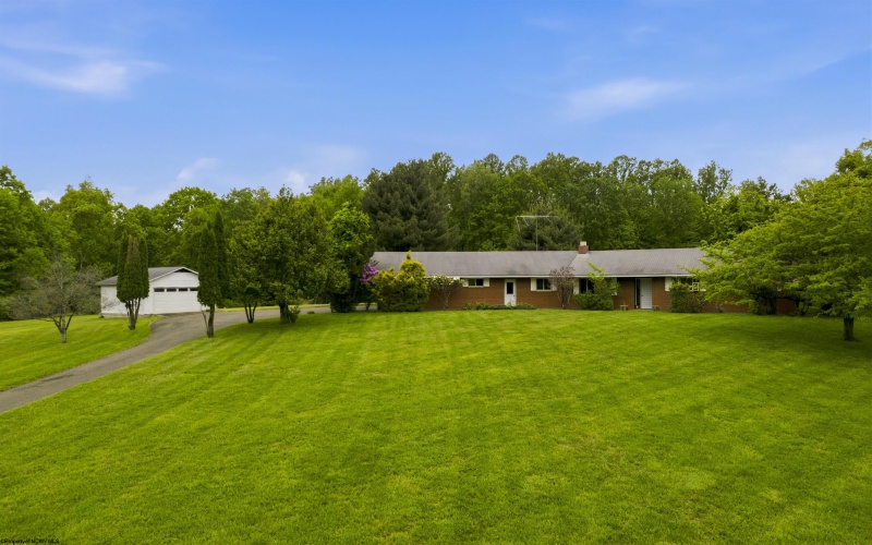 144 Sunset Drive, Grafton, West Virginia 26354, 5 Bedrooms Bedrooms, 10 Rooms Rooms,2 BathroomsBathrooms,Single Family Detached,For Sale,Sunset,10164796