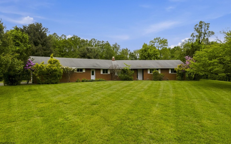 144 Sunset Drive, Grafton, West Virginia 26354, 5 Bedrooms Bedrooms, 10 Rooms Rooms,2 BathroomsBathrooms,Single Family Detached,For Sale,Sunset,10164796