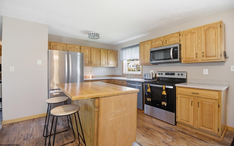 467 Victory Avenue, Grafton, West Virginia 26354, 3 Bedrooms Bedrooms, 7 Rooms Rooms,1 BathroomBathrooms,Single Family Detached,For Sale,Victory,10164822
