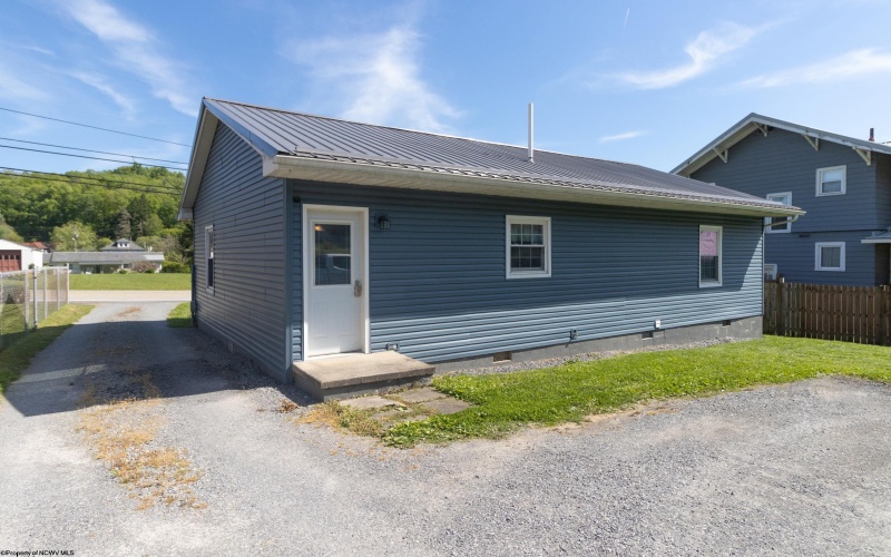 467 Victory Avenue, Grafton, West Virginia 26354, 3 Bedrooms Bedrooms, 7 Rooms Rooms,1 BathroomBathrooms,Single Family Detached,For Sale,Victory,10164822